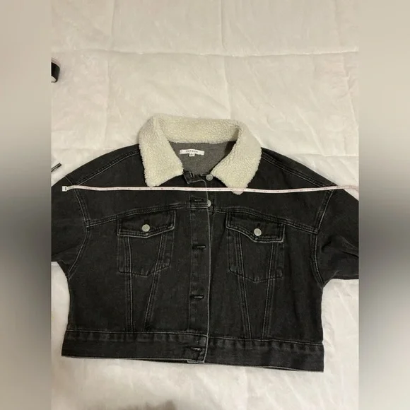 PacSun Women's grey Denim Jacket with White Sherpa Collar - Picture 3 of 9